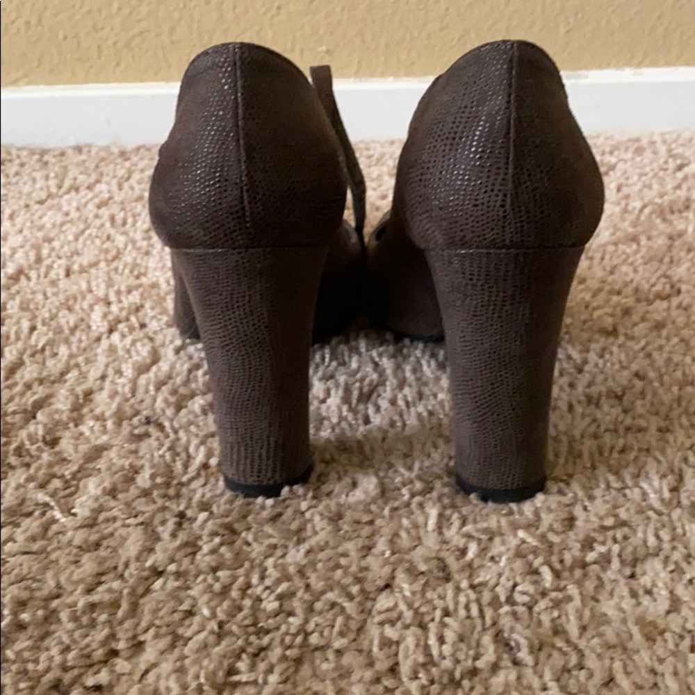 Shoes - Picture 3 of 4